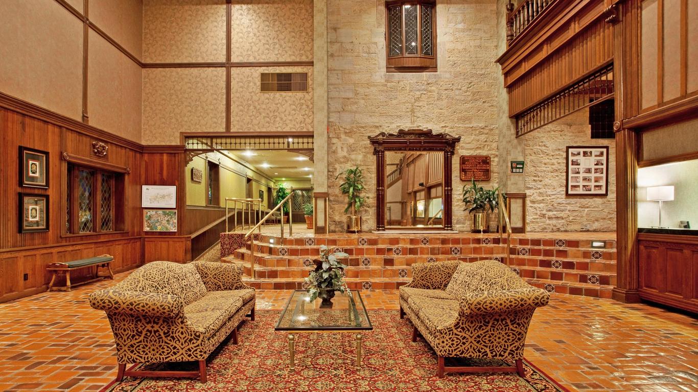 Holiday Inn Saint Louis West At Six Flags