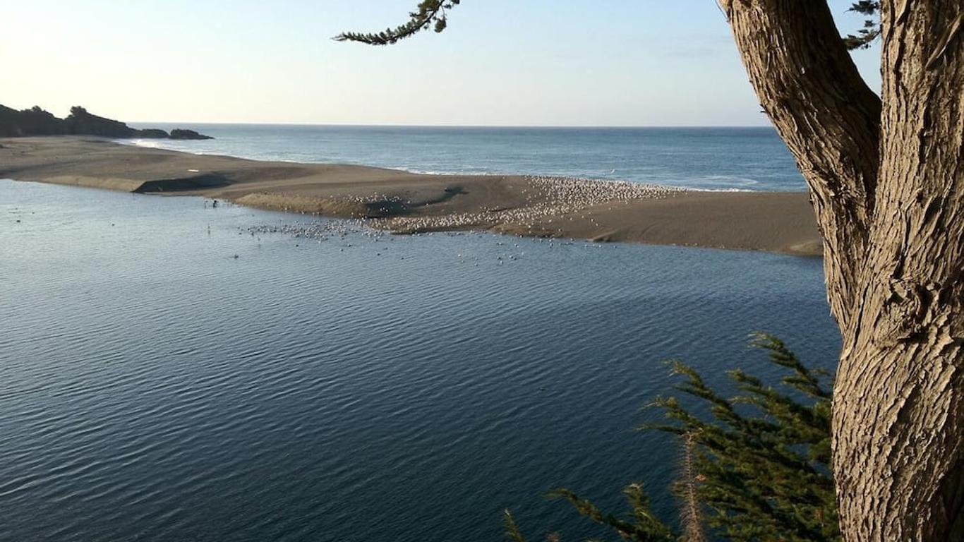 Gualala Surf Inn on the ocean bluff