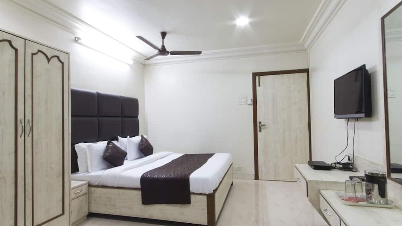 OYO 935 Hotel Palkhee