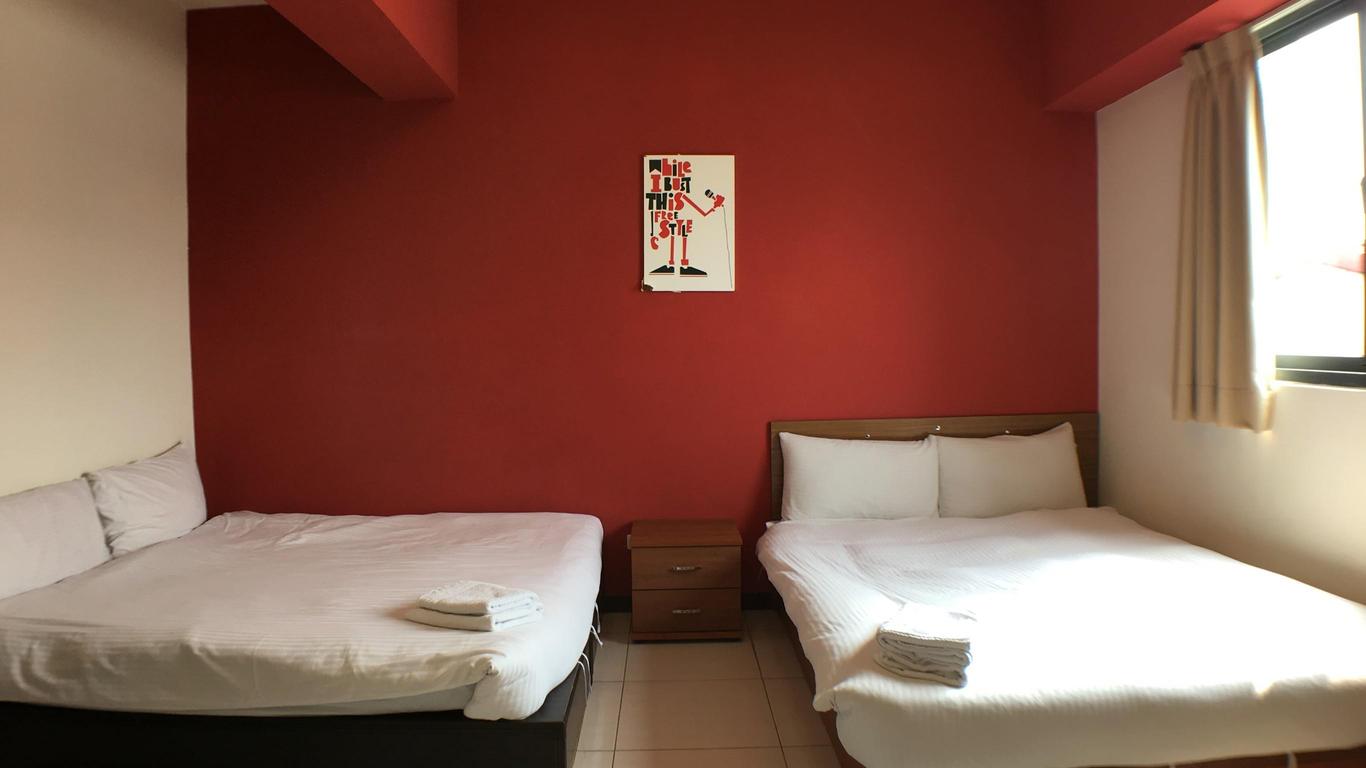 Go Around Hostel
