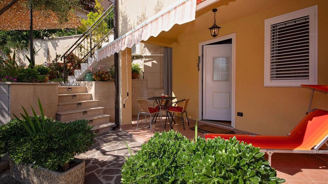 Apartments with a parking space Vrsar, Porec - 14164