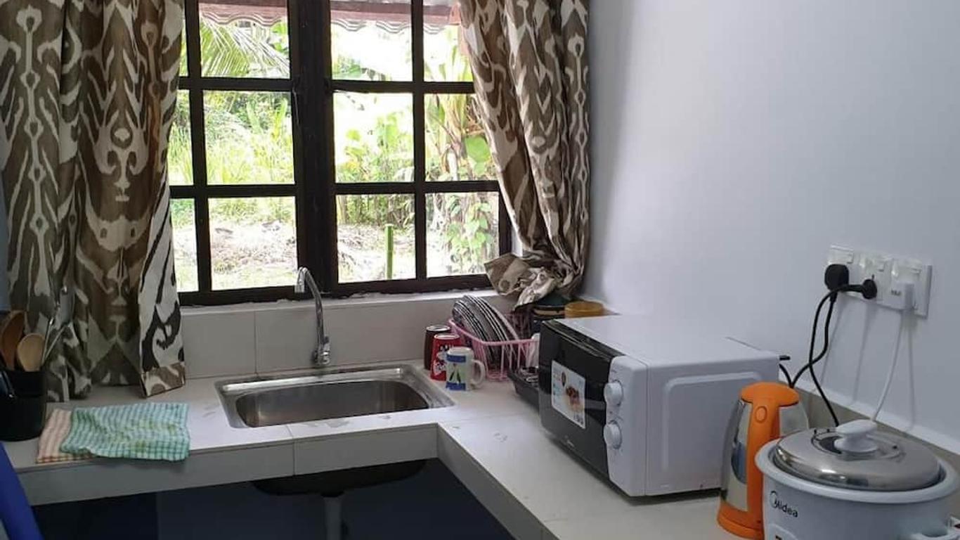 Mri Homestay Sg Buloh - Studio Unit With Chargeable Private Pool