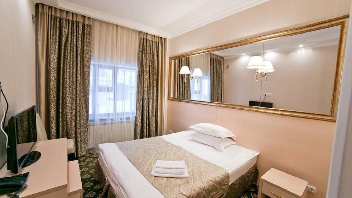 Aruna Hotel