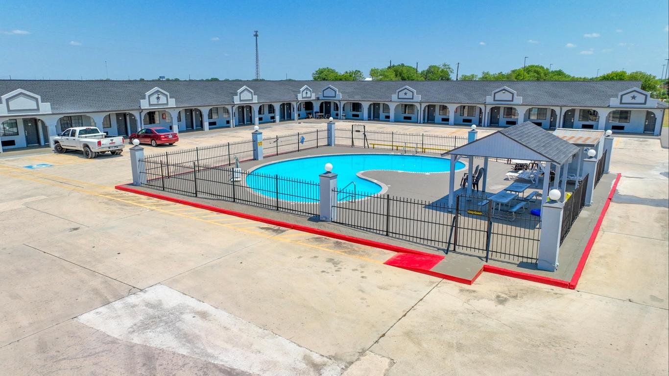 Executive Inn Hondo