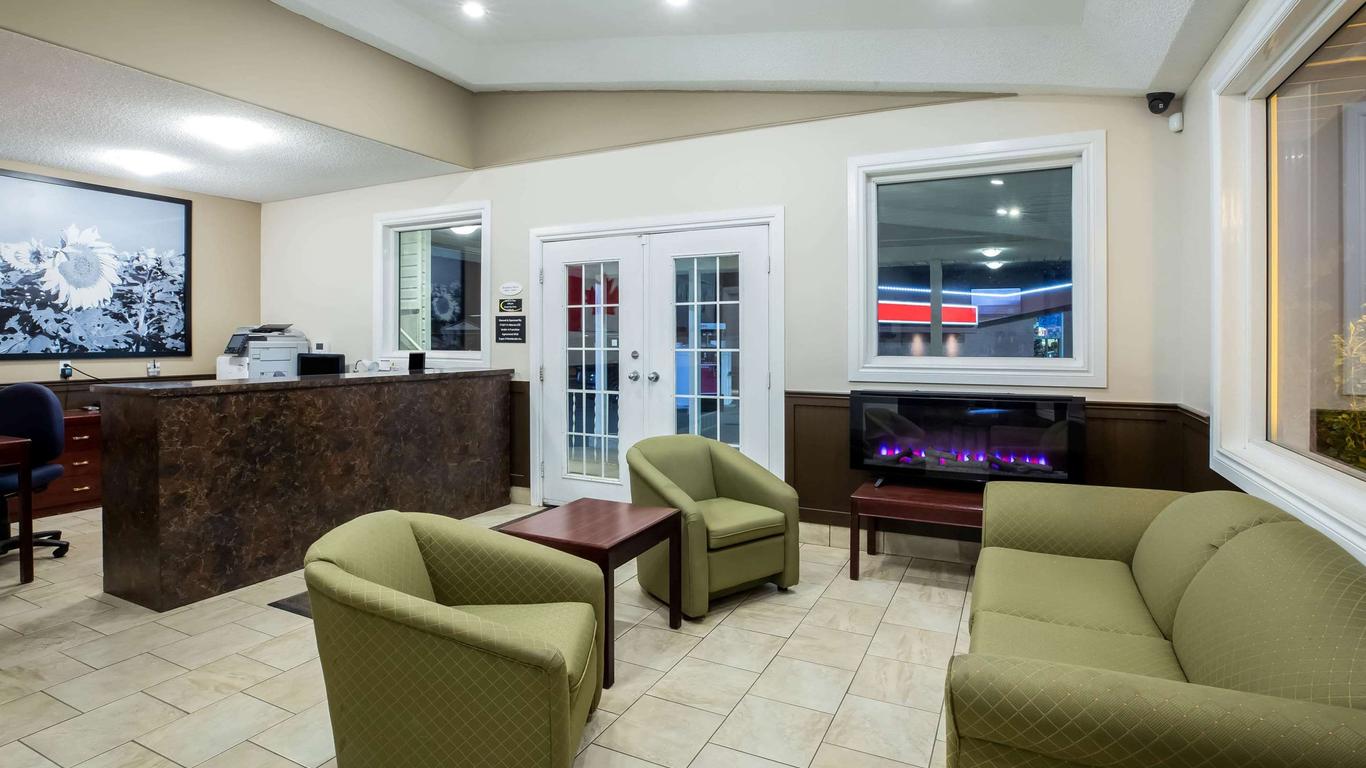 Super 8 by Wyndham Smoky Lake