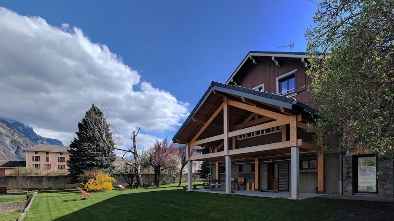 Chalet Les Cols - Chambres avec terrasse & jardin - proche de la nouvelle gare