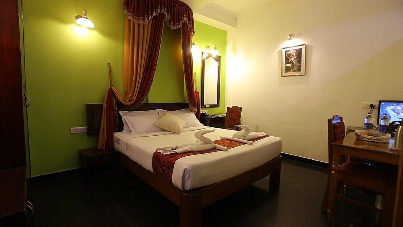 Hotel Theni International