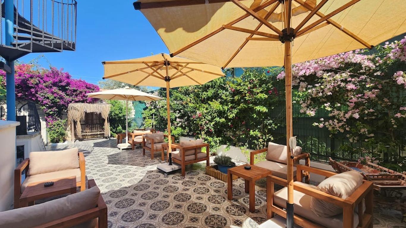 Tarcin Alacati Otel - Adults Only