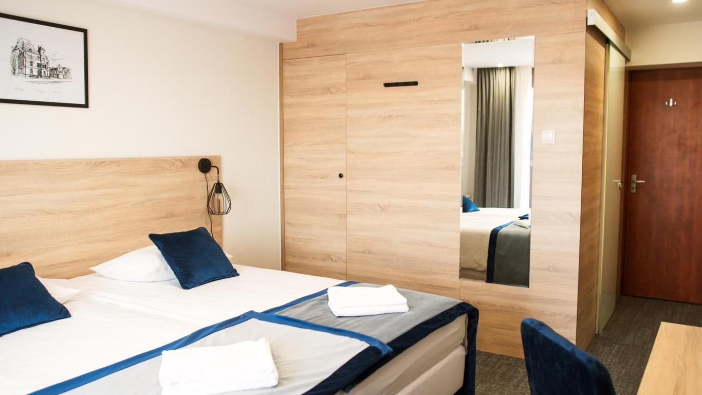 Gold Hotel