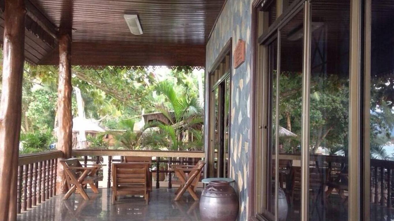 Baan Rim Lay Lipa Noi
