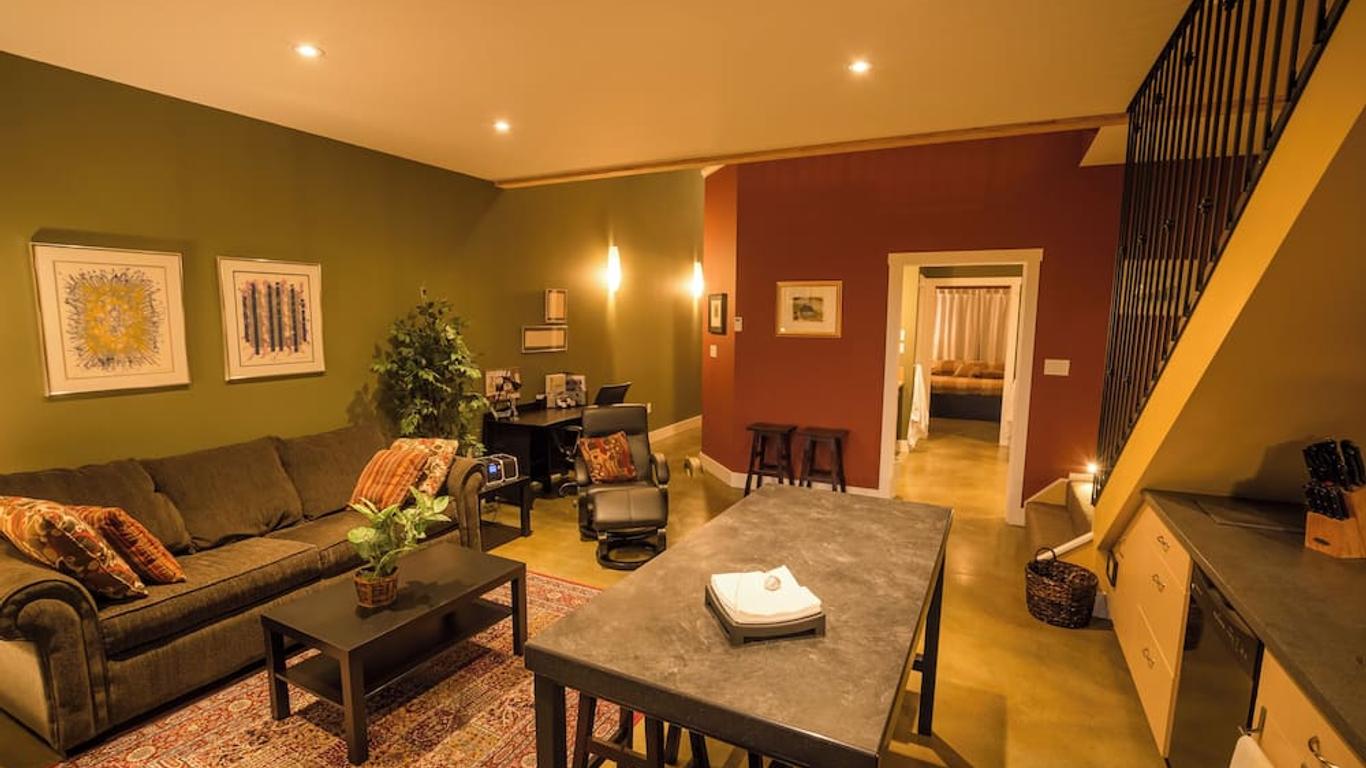 Crooked Tree Guest Suites