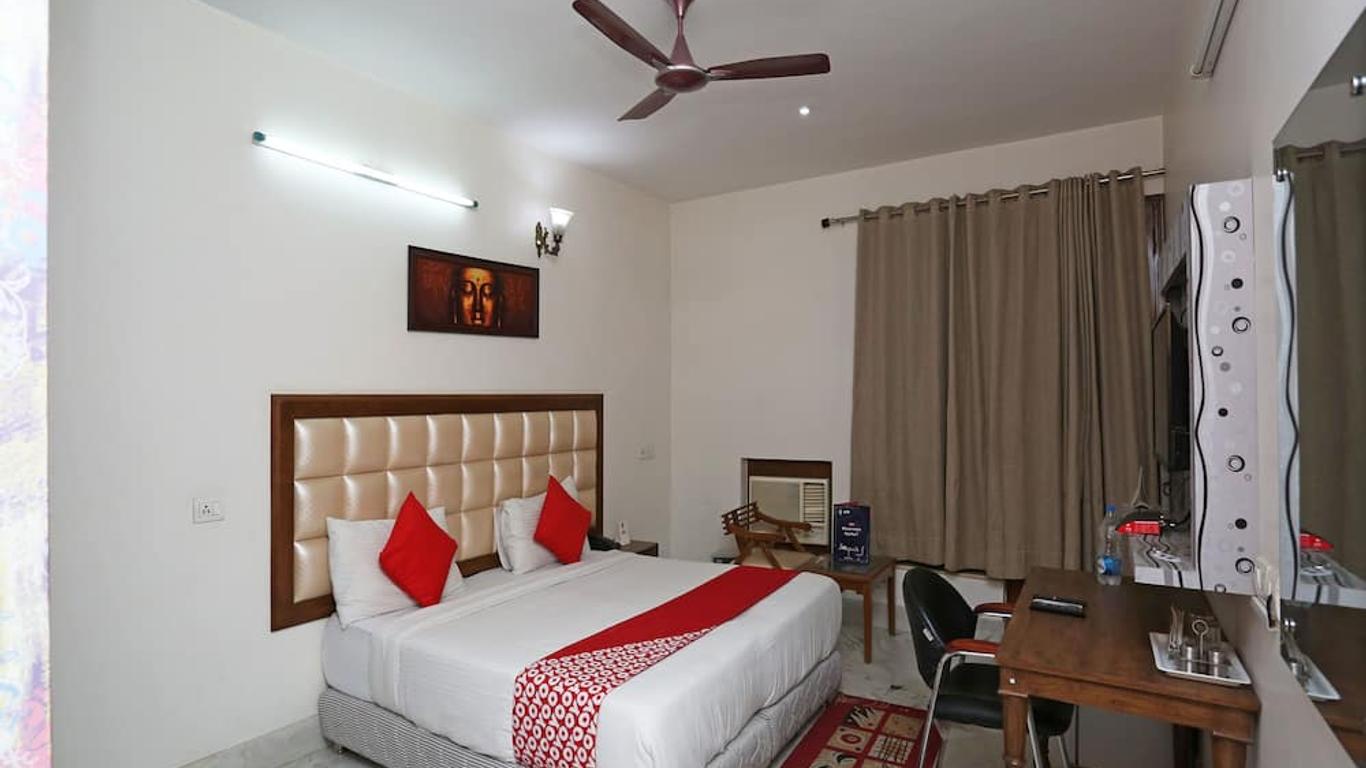 Oyo 14445 Cyber Inn