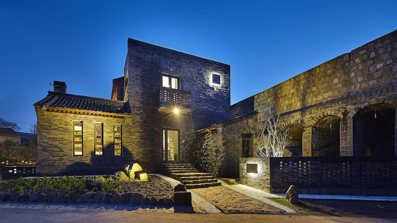 Yuanxiangli Sansi Inn