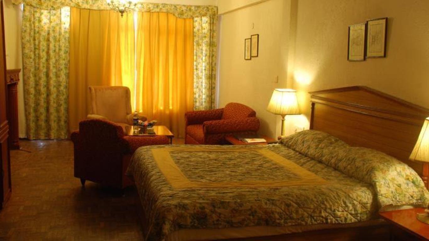 Classic The Mall Hotel