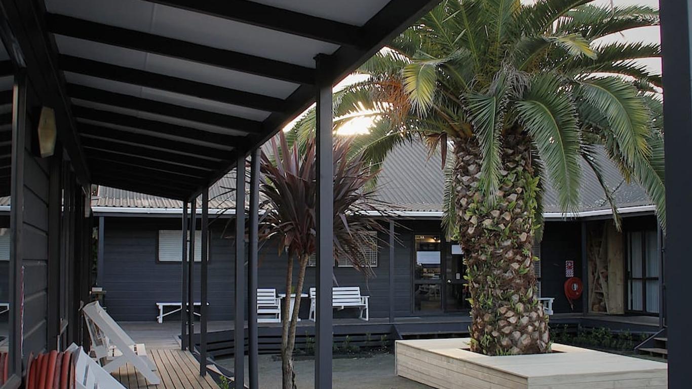 Hugo & Carters Backpackers & Motel