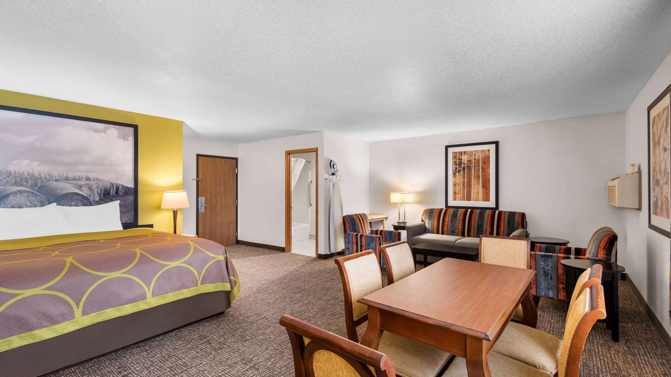 Super 8 by Wyndham Oelwein