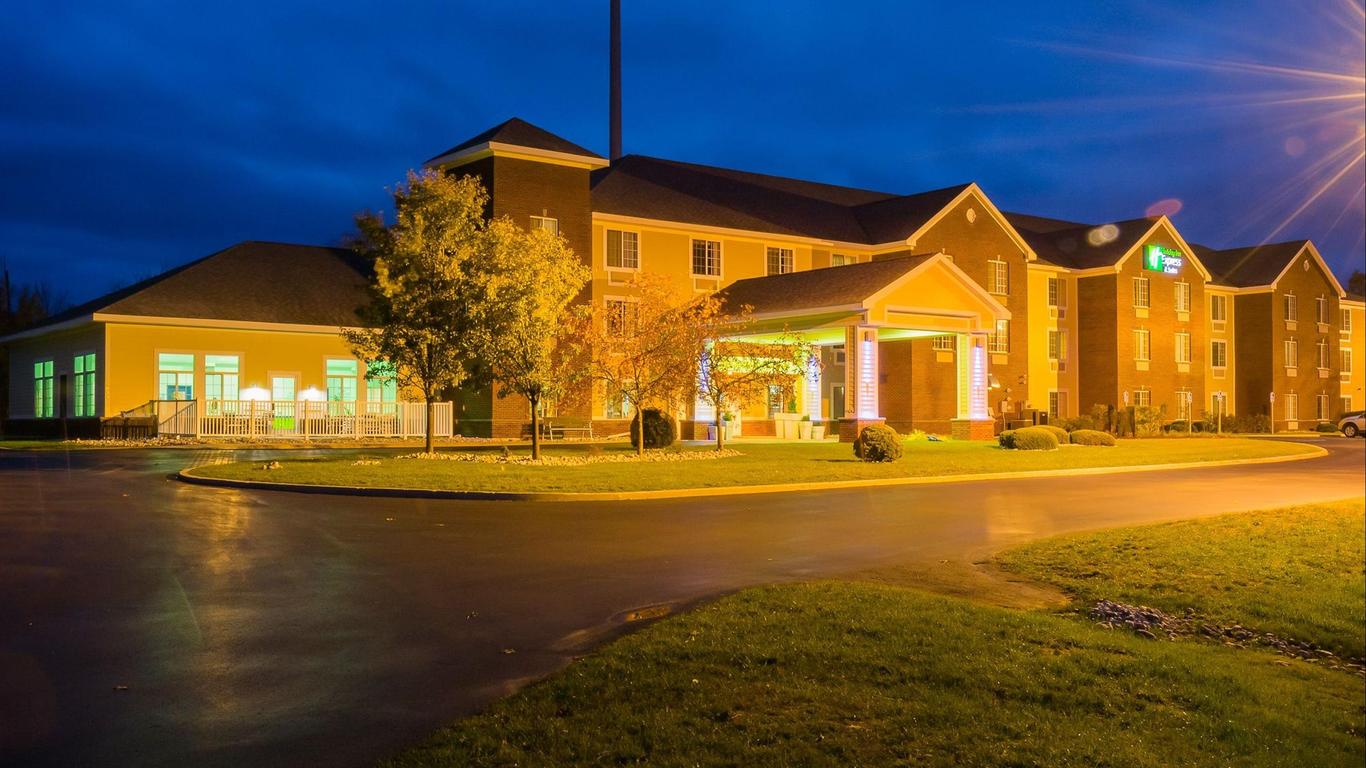 Holiday Inn Express & Suites Acme-Traverse City