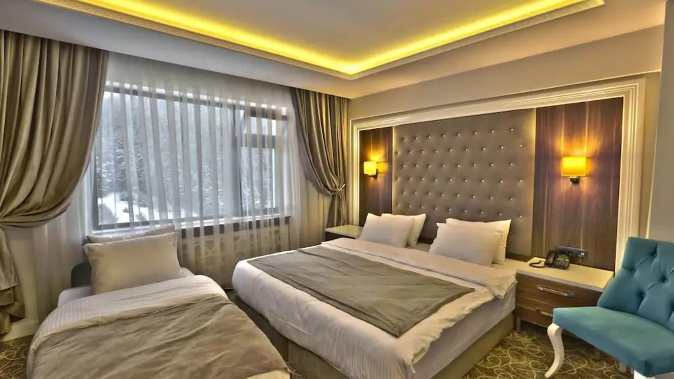 Lagoon Palace Hotel