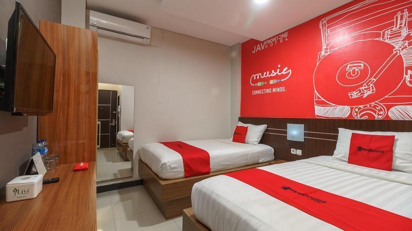 Hotel Jav Front One