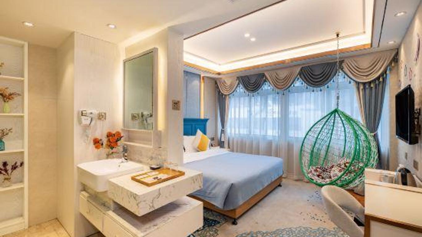Tianhe Century Hotel (Huangshan South Gate Transfer Center)