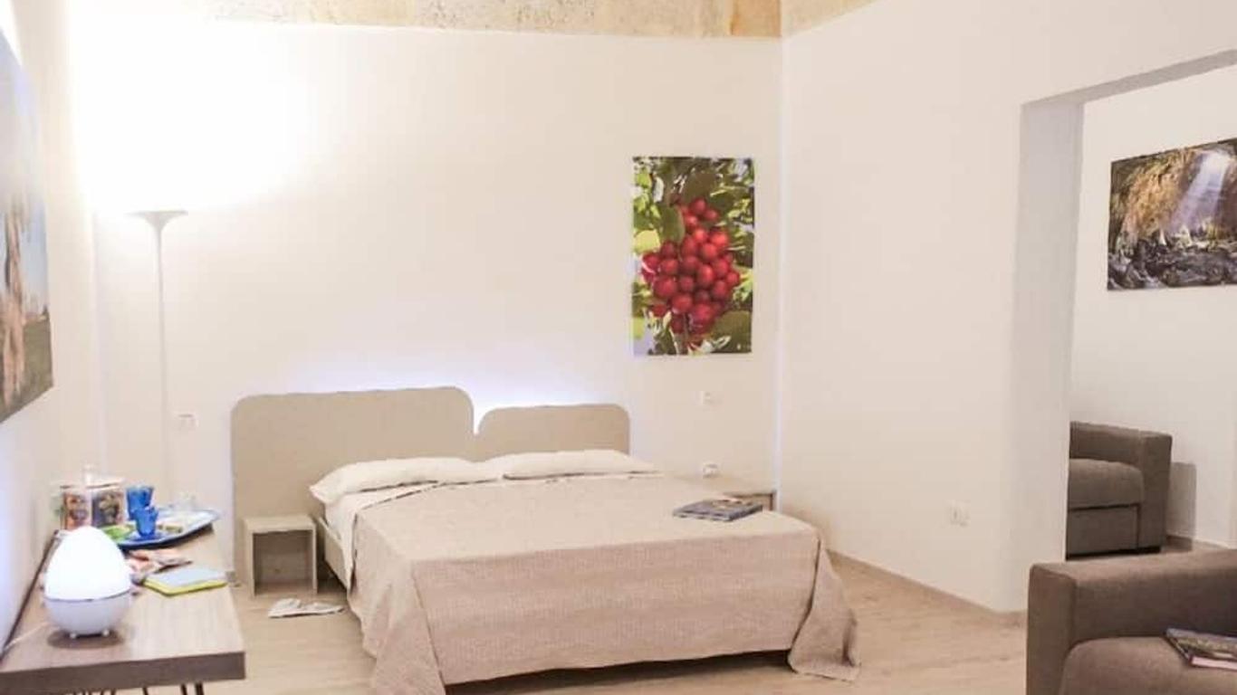 Ailanthus Holiday Suites