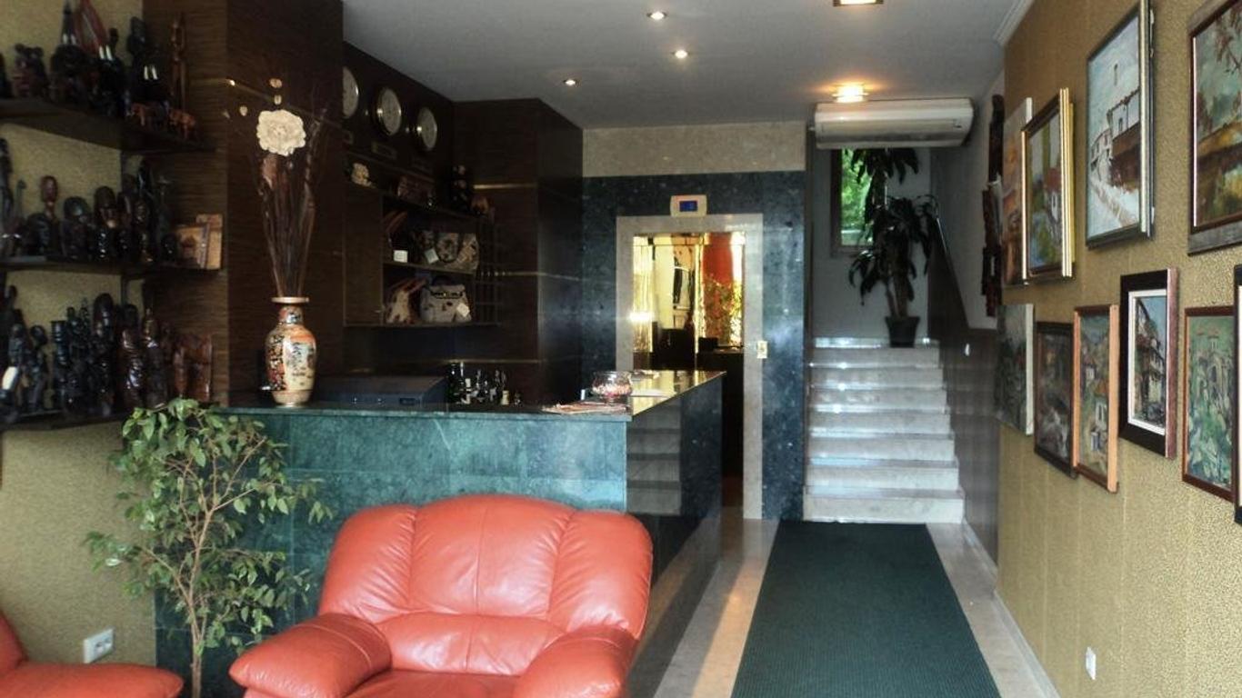 Hotel 007