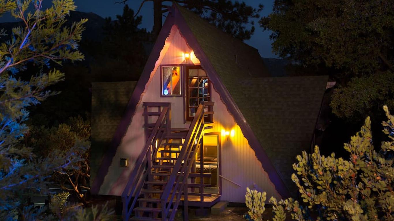 Hicksville Pines Chalets & Motel
