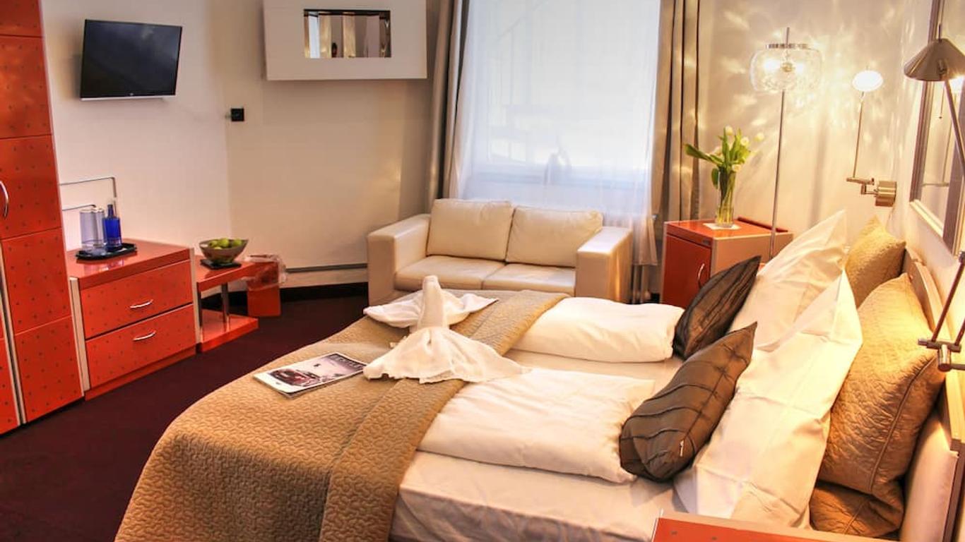 Plenus Hotel