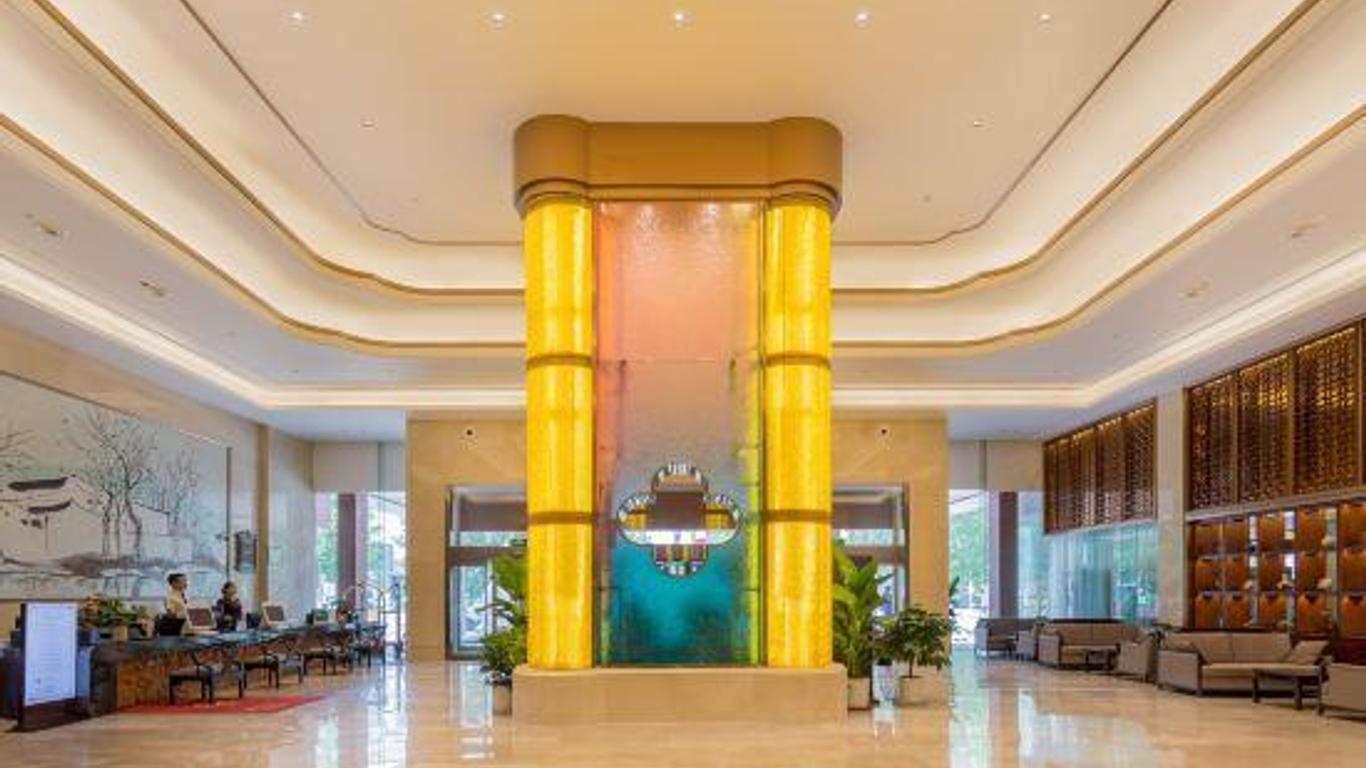 Huazhong Holiday Hotel