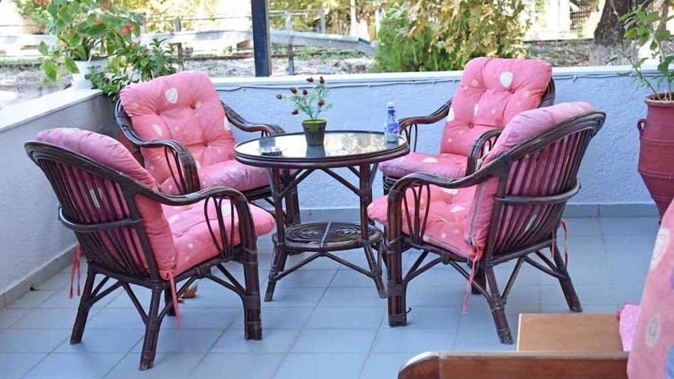 Galanis Studios and Apartments