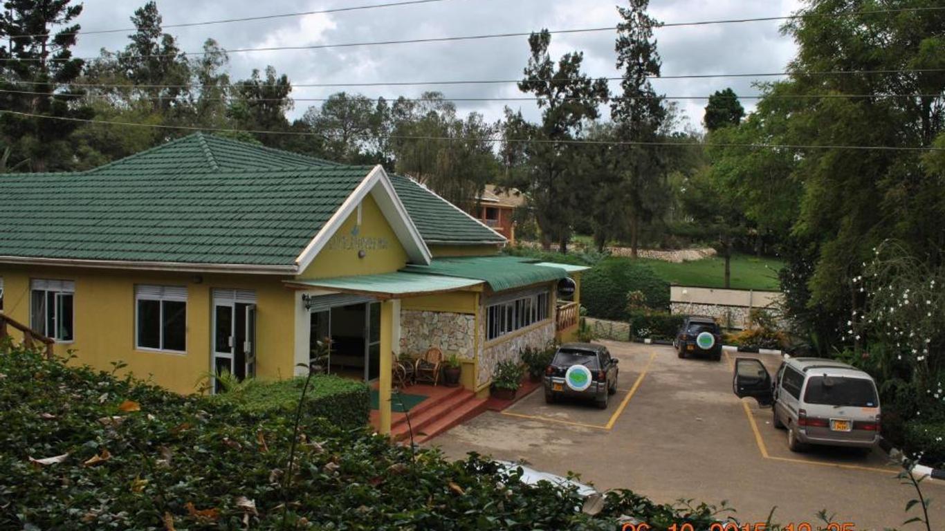 Little Woods Inn