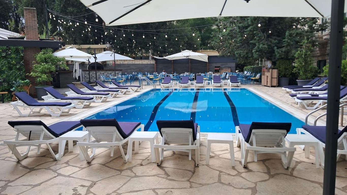 Garden Hotel