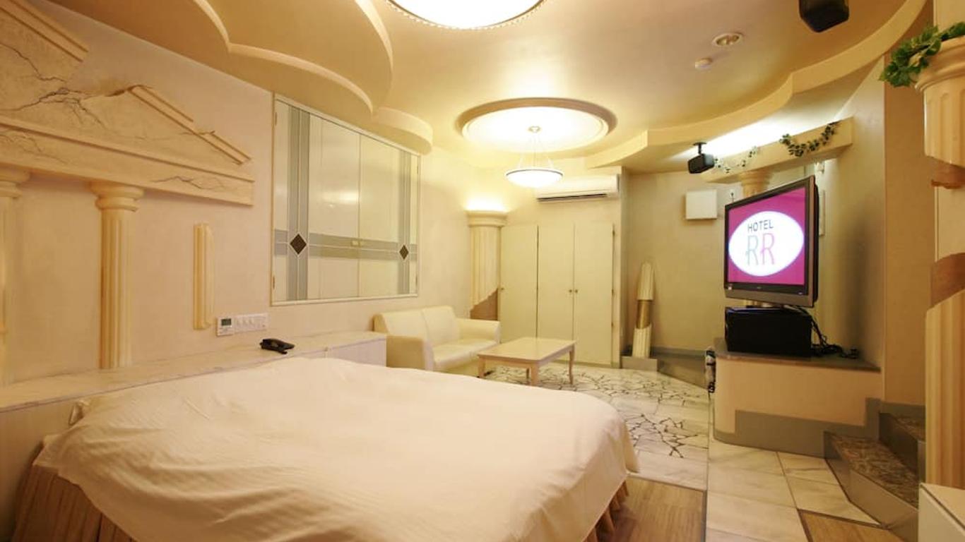 Hotel Rr (Adult Only)