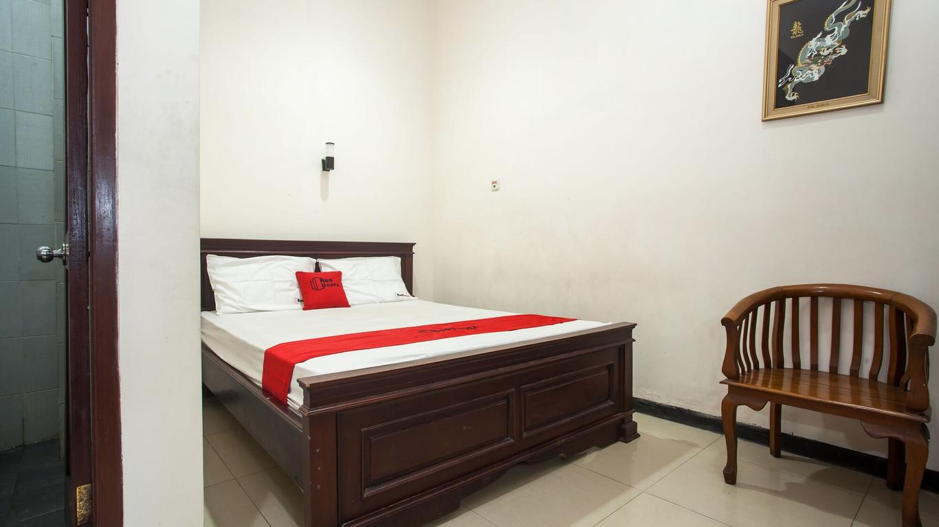 RedDoorz @ Raya Ngagel 2