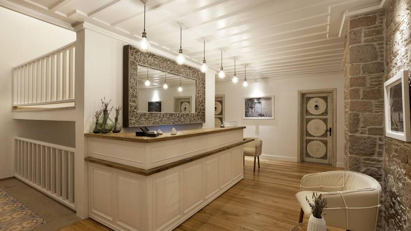 Cunda Pur Beyaz Hotel