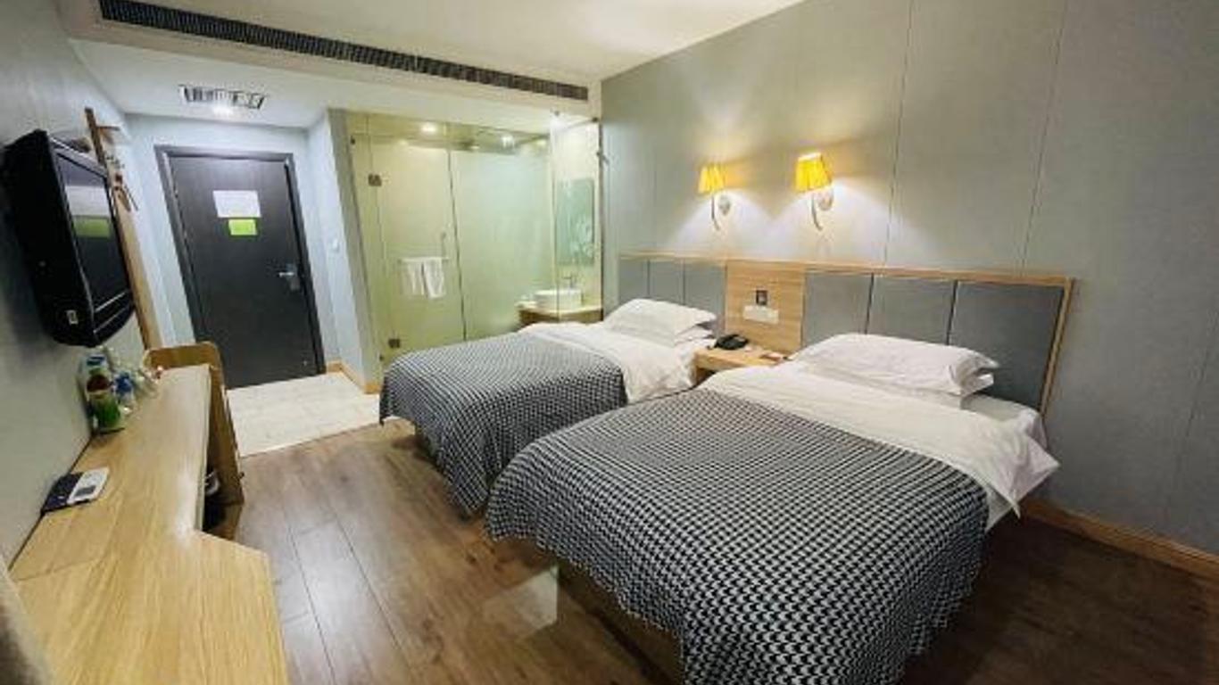 Huayi Commercial Hotel