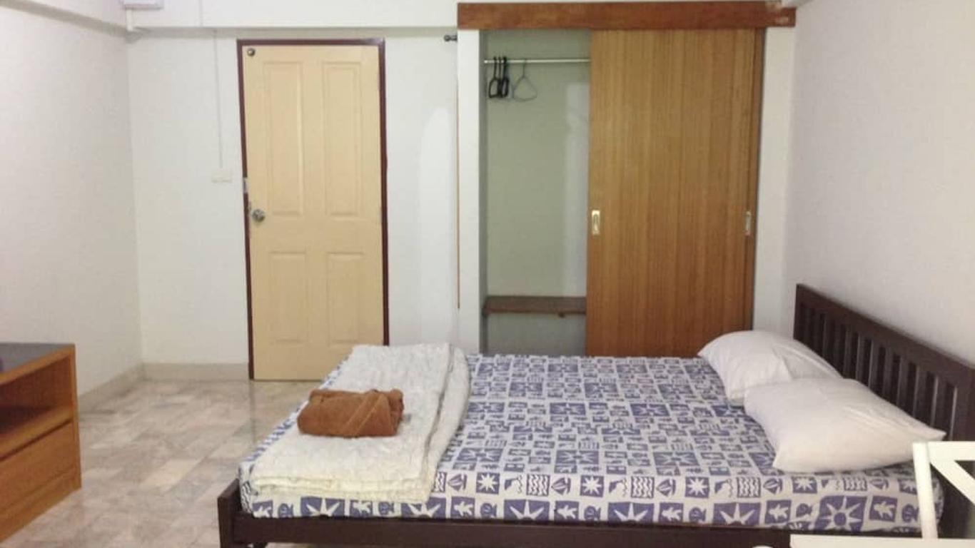 Yaowamal Apartment
