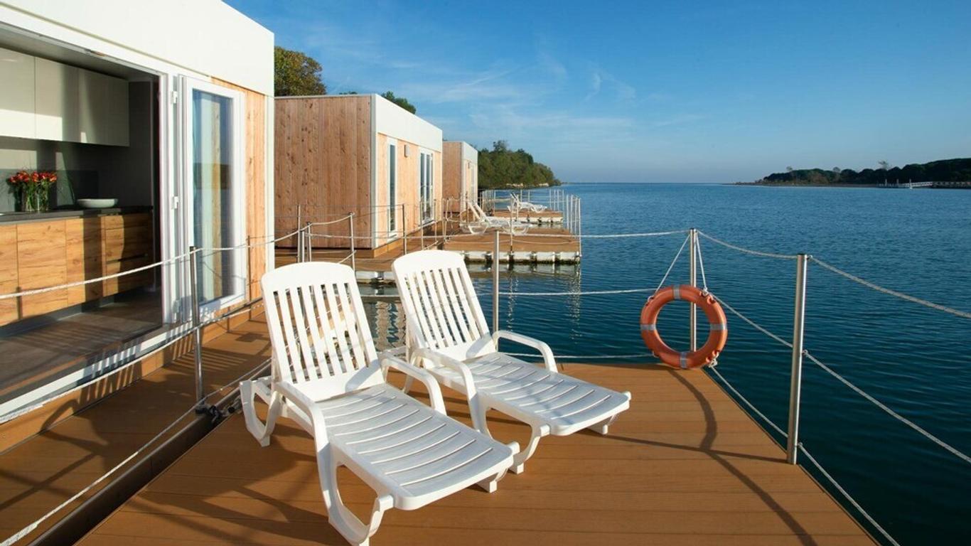 Marina Uno Floating Resort