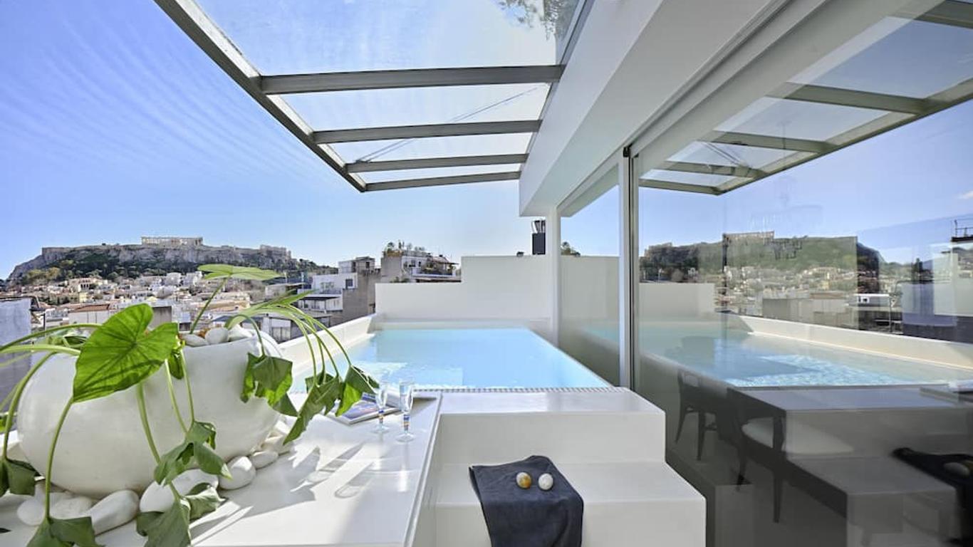 Alto Psyrri Penthouse by K&K