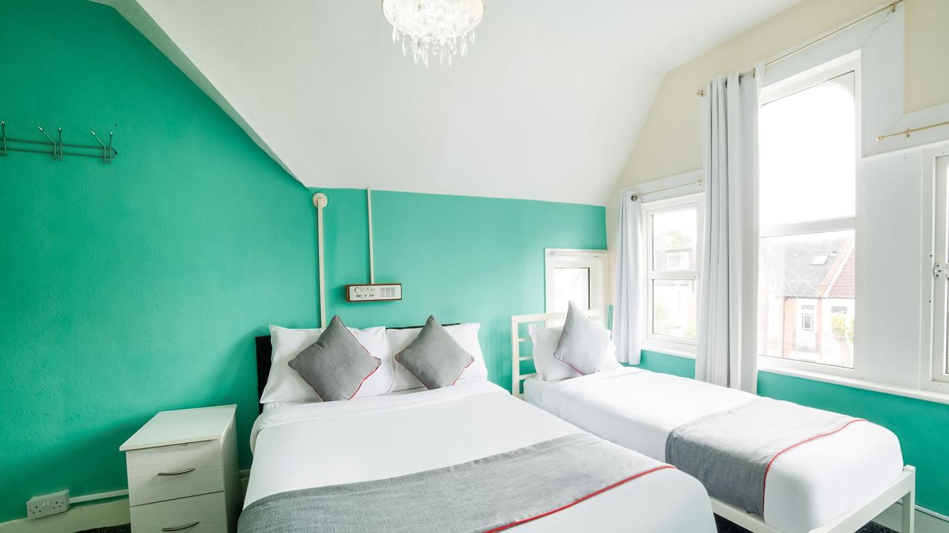 OYO Devine Beach Hotel, Westcliff Southend-On-Sea