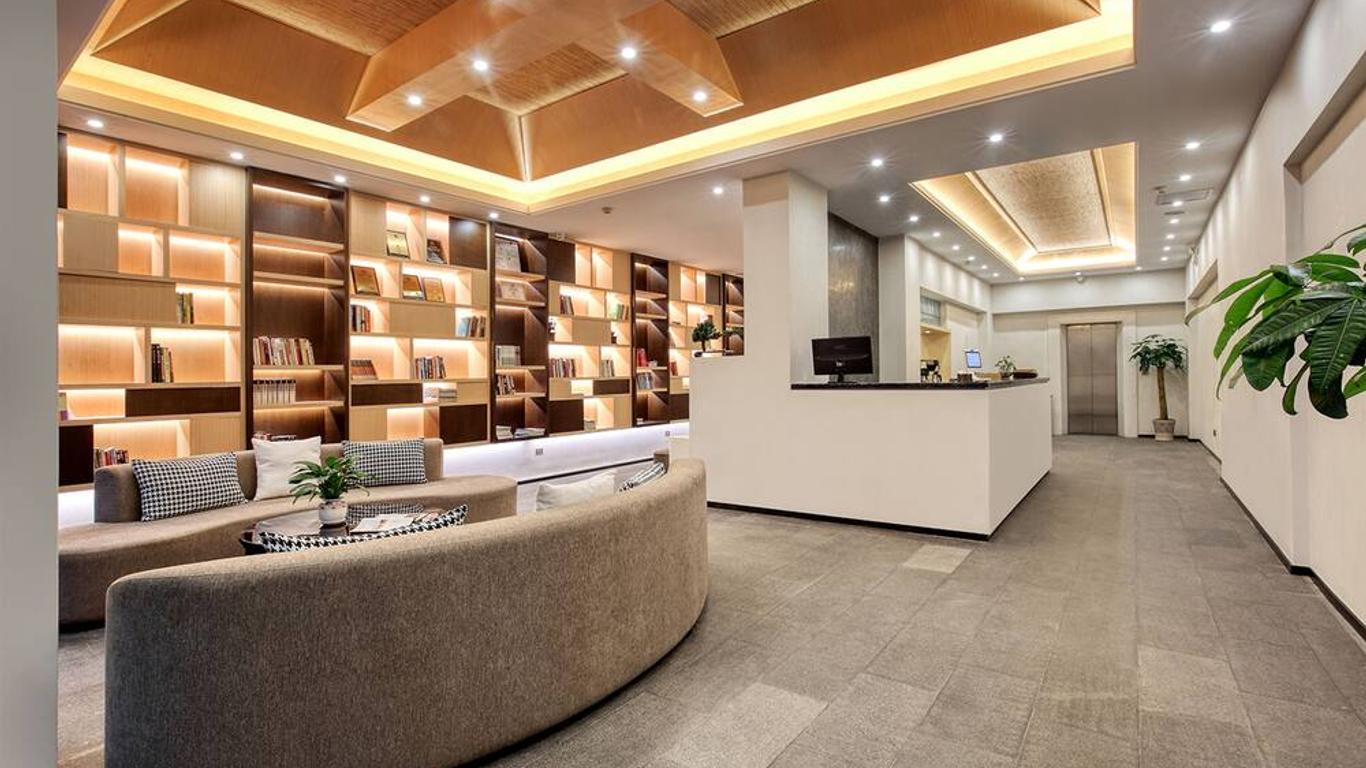 Wing Hotel Guilin- Pedestrian Street