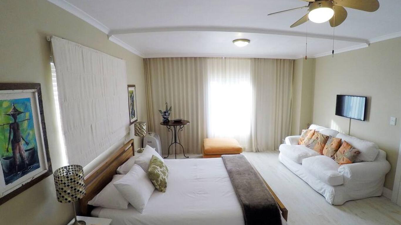 Dolphin Inn Guesthouse