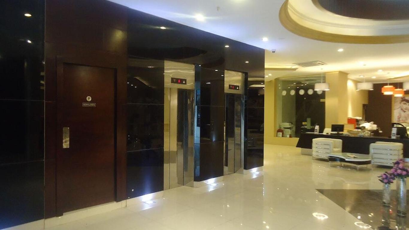 Sandy le Oriental Hotel