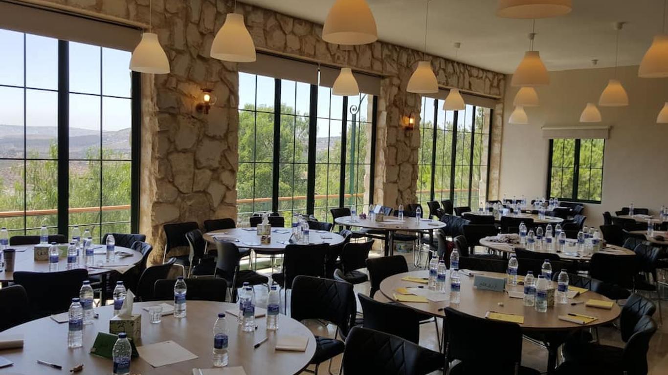 Mountain Breeze Lodge & Resort