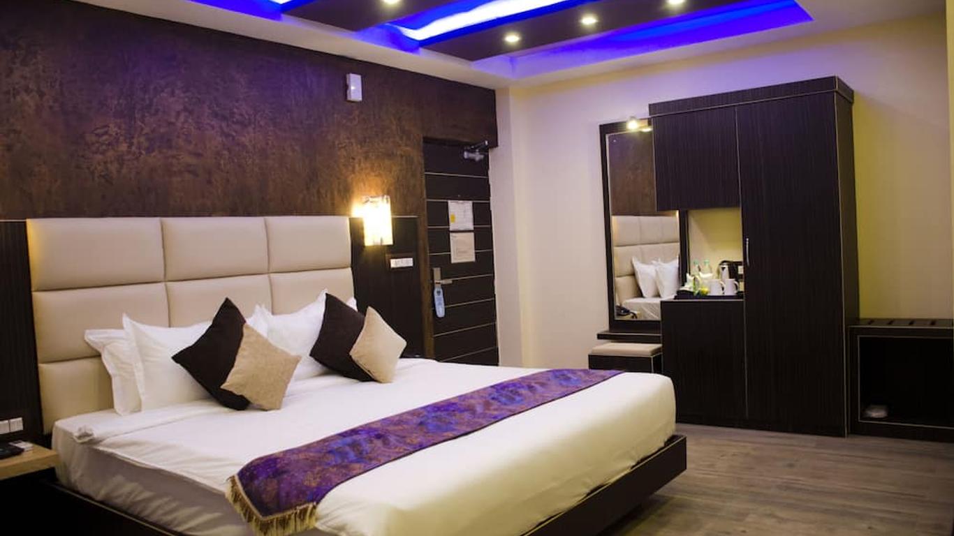 The Dolphin Palace Hotel