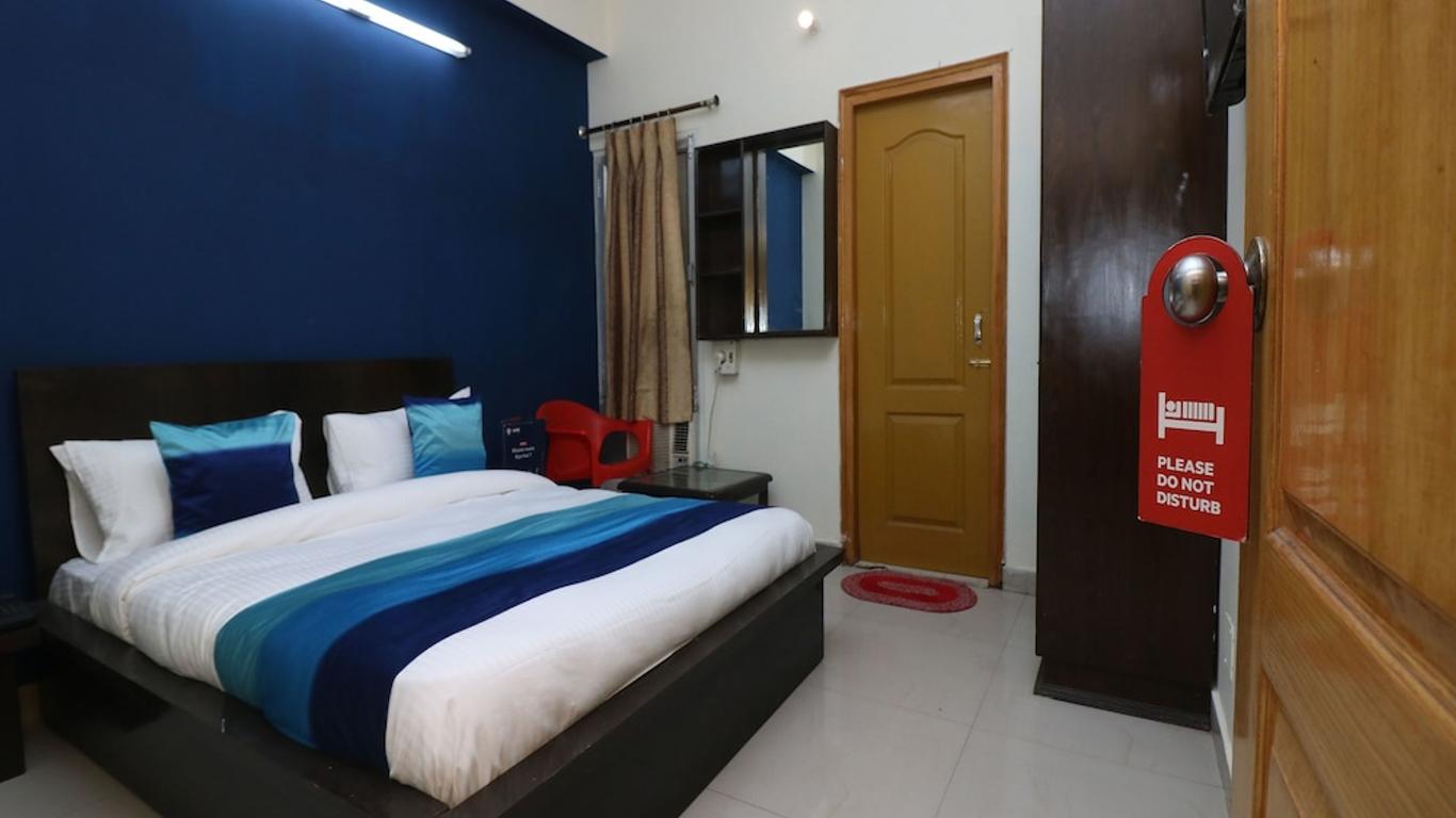OYO 9847 Hotel Blue Empire