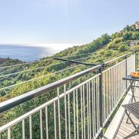 Cozy apartment 6 km from the beautiful beaches of Moneglia, located on the second floor of a buildin