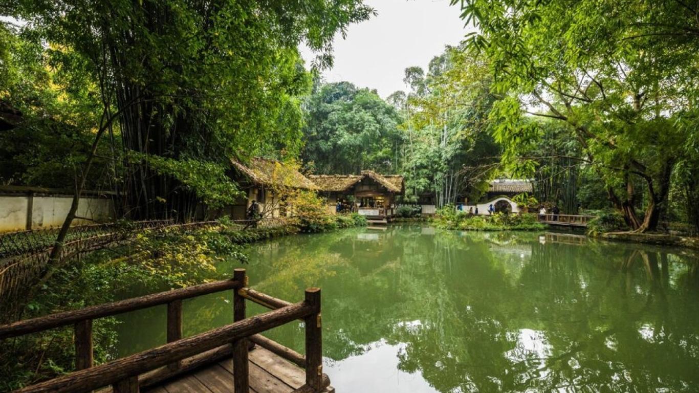 Super 8 By Wyndham Chengdu West Near Baicaolu Subway Station