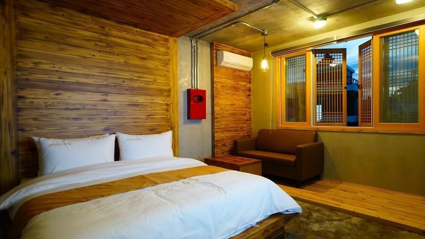 Hwangsil Tourist Hotel