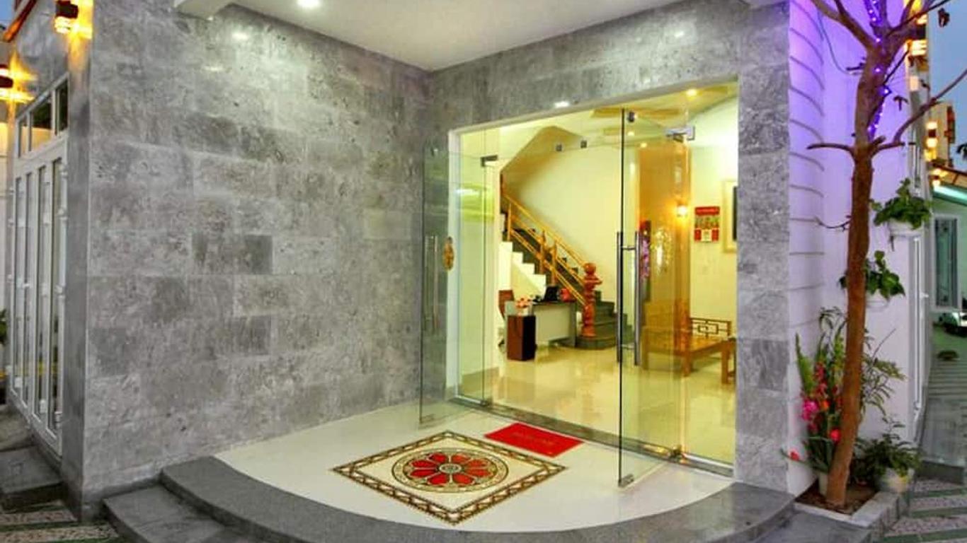 Center Homestay